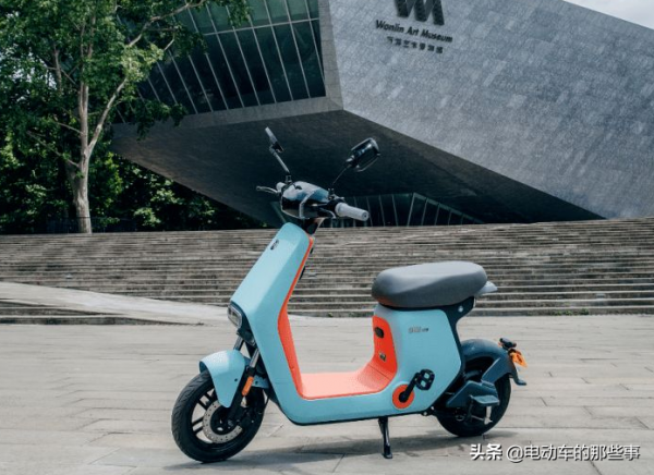 新日推出的2款電動車，智慧化功能強，汽車級鋰電池，保5年用10年