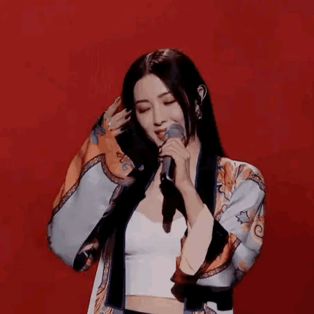 “梅三娘”曾黎的唏噓人生 “梅三娘”曾黎的唏噓人生