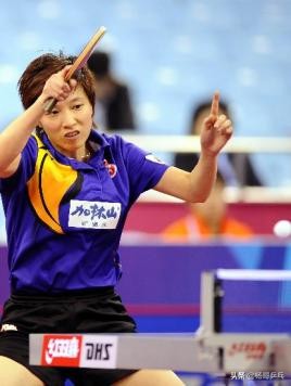 隊友出局她獨守半區和王楠會師決賽,卻因年齡太大,無奈出走香港 隊友出局她獨守半區和王楠會師決賽,卻因年齡太大,無奈出走香港