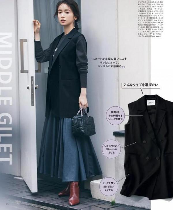 會穿衣的中年女人，更喜歡穿“中性色”，這4種最實用