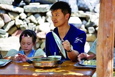 5位星二代,一看就知道是誰的孩子,父母的標誌性特徵被完美繼承 5位星二代,一看就知道是誰的孩子,父母的標誌性特徵被完美繼承