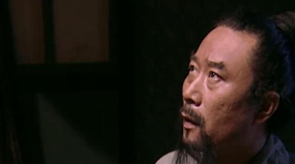 民間故事：書生夜宿古戰場，遇到老翁擺席宴客，一邊吃一邊喊疼