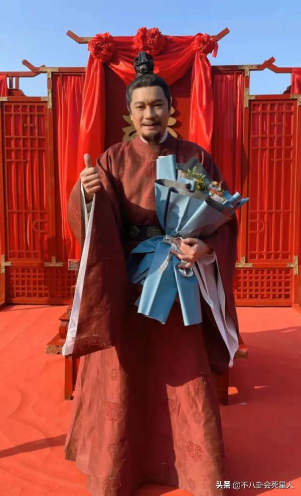 過氣明星走穴群像：“最帥楊逍”兩千八5首歌，胖“唐僧”吃老本