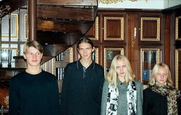 普京軟肋被藏數年，如今功名成就身價數億，卻遭丈夫背叛