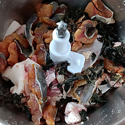 五郞草塘蝨魚釀青椒這樣做也太好吃了，每天下飯都靠它