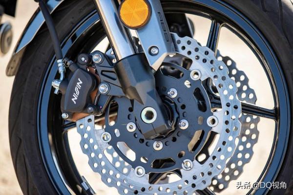 中排量越野旅行摩托，川崎Versys650LT，雙缸水冷60馬力