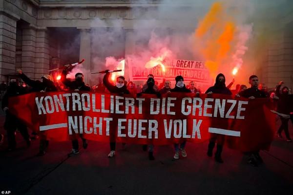 多國抗議 爆流血衝突 示威者打砸搶燒 世衛：或再死50萬人