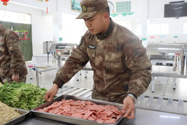 軍營春節“自助餐”,香! 軍營春節“自助餐”,香!