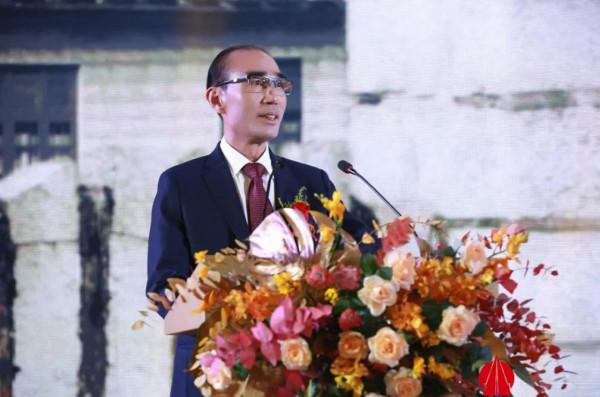 福建億萬富翁大叔:22歲白手創業,花3億買飛機,4年蟬聯“首富” 福建億萬富翁大叔:22歲白手創業,花3億買飛機,4年蟬聯“首富”