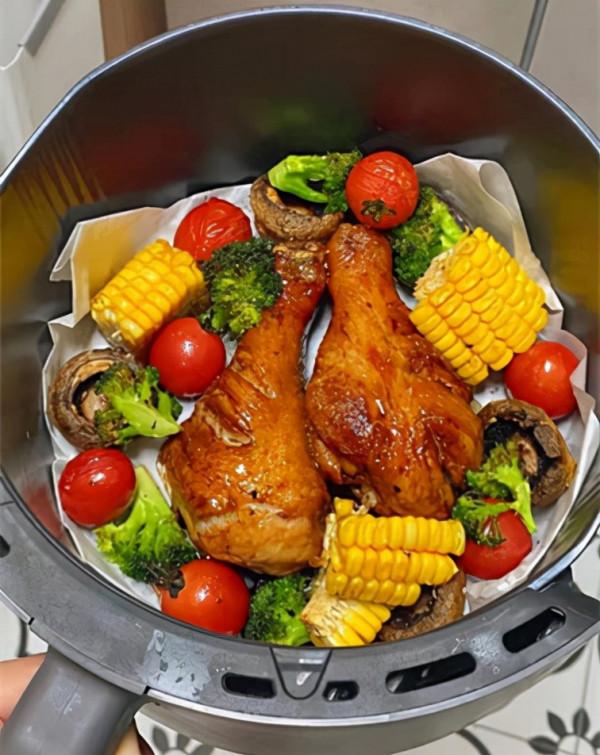 減脂期必備!解饞的空氣炸鍋時蔬烤雞腿 減脂期必備!解饞的空氣炸鍋時蔬烤雞腿