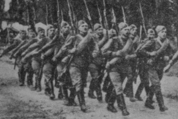 17歲混血少女為勸降日軍，獨自一人前去天長山談判，結局如何？