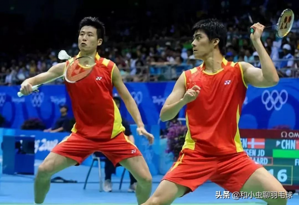 打羽毛球后場進攻真不是要拼盡全力，這樣做效果更好