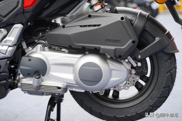 摩博會 | 龍嘉 ADV 300i 正式亮相，帥氣的跨界踏板