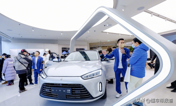 懂車週報| 2022新能源國補退坡30%、首款鴻蒙汽車狂攬訂單攪動車市