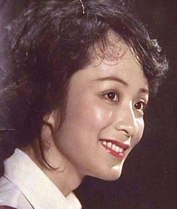 80年代爆紅歌唱家謝莉斯：50歲患腦梗，67歲喪女，風光背後有淚水