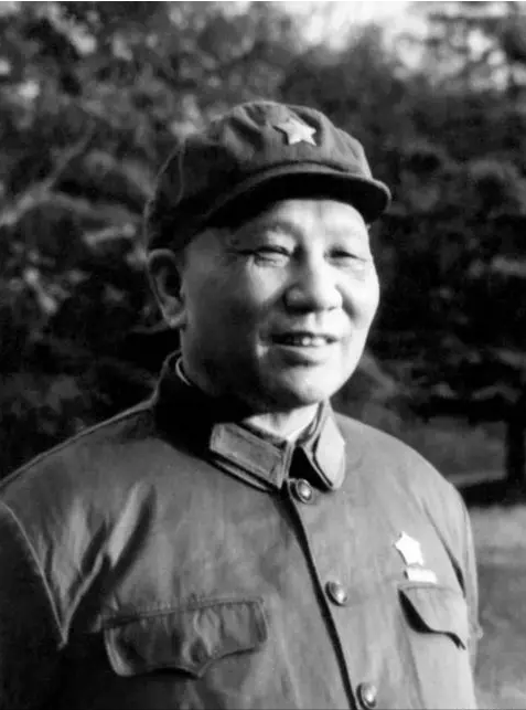 低調的開國上將，夫人被護士嘲笑為鄉巴佬，8個子女無將軍