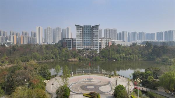 四川師範大學省內生源佔87%，藝術生錄取2493人，佔本科生總數25%