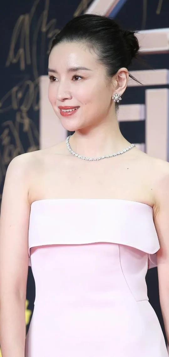 今年的《國劇盛典》比起之前的流量明星來說，有些黯然失色