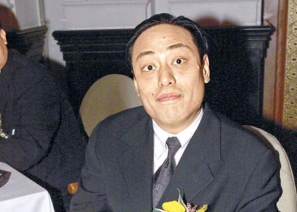 吳京200億登頂國內票房，曾嫌他賺不到500萬的初戀，如今過得咋樣