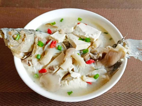 同事來玩,我做了8道菜招待,老闆說:“這讓我怎麼減肥呢?” 同事來玩,我做了8道菜招待,老闆說:“這讓我怎麼減肥呢?”