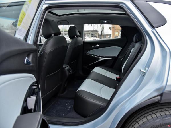 像SUV的合資電車只要15.99萬起，比大眾ID.3更大，實拍雪佛蘭暢巡