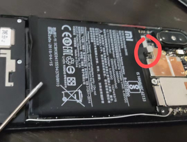 小米8更換電池教程之再戰3年 小米8更換電池教程之再戰3年