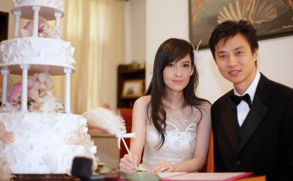 不傍大款，不炒緋聞，痴情的10位女港星，把生活過成了偶像劇