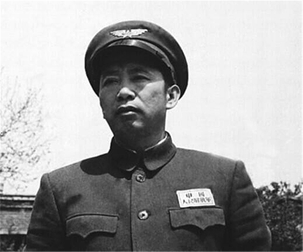 劉亞樓收到戰報大驚,林彪下令死守塔山,九位將軍戰後同葬一處 劉亞樓收到戰報大驚,林彪下令死守塔山,九位將軍戰後同葬一處