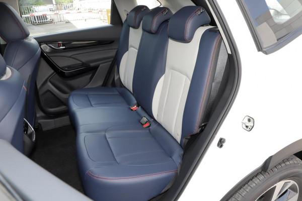 東風風神AX7，價格實在，5座佈局，配1.5T發動機，適合年輕人