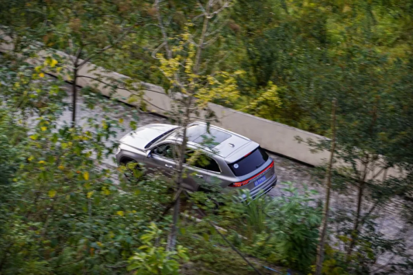 重新“定義”緊湊級，軸距2845mm，三屏聯動，不到14萬可買