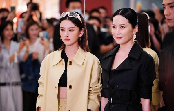 俞飛鴻的年紀都能當宋祖兒的媽了，同框時卻沒啥差別，保養得真好