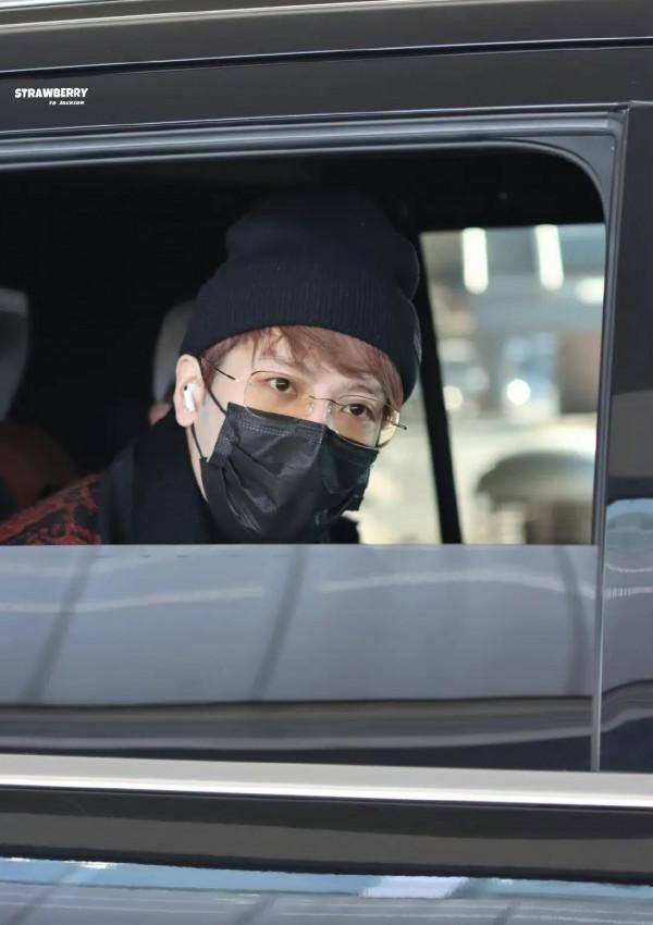 王嘉爾今日飯拍 超級奶乎