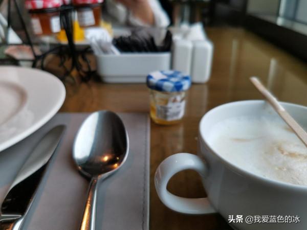 邊欣賞故宮景色邊吃早餐