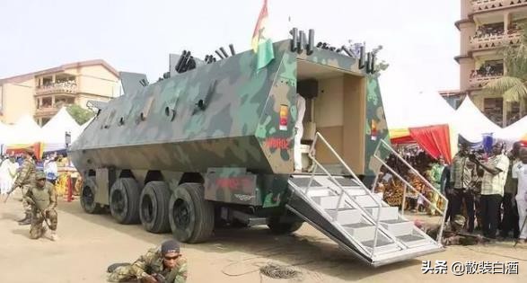 兩噸級裝甲車，單兵外骨骼，空中三蹦子，那些非洲的奇葩自產裝備