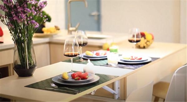 北京1家3口蝸居30㎡一居室,室內全用膠條封著?網友:咋住 北京1家3口蝸居30㎡一居室,室內全用膠條封著?網友:咋住