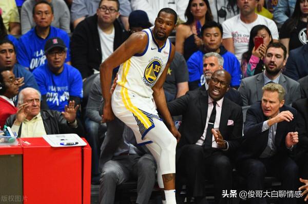 詹姆斯打中鋒是因為他防不了外線？有杜蘭特勇士可以完勝96公牛