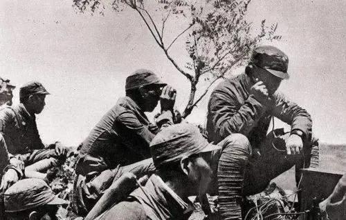 65軍軍長肖應棠從朝鮮回國遭流氓碰撞訛錢，將軍說：教訓他們一頓