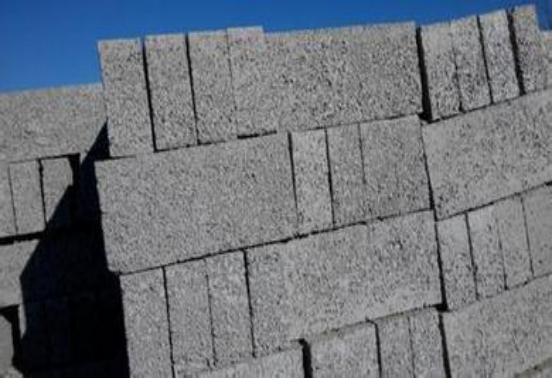 為何國家要禁止農村用紅磚蓋房？該用什麼蓋房子？聽聽內行怎麼說