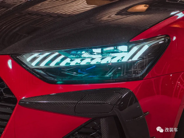 花100萬打造735馬力的奧迪RS7，3秒破百的碳纖維猛獸你們愛了嗎？