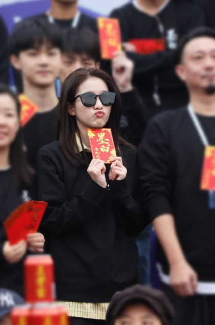 網劇《墨白》官宣開機，張雪迎首搭畢雯珺，演繹跨次元甜寵劇