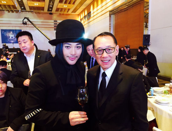 引薦許家印認識鄭裕彤，如今坐擁7家上市公司，一塊車牌值1300萬