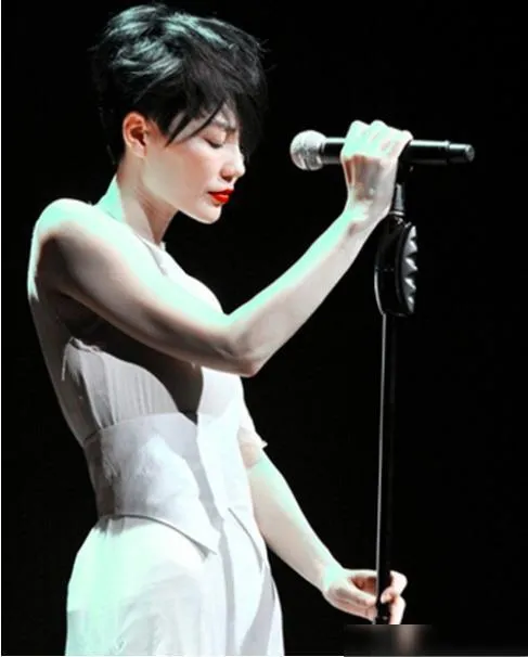 王菲:我們為什麼討厭她?因為她活出了我們幻想中的樣子 王菲:我們為什麼討厭她?因為她活出了我們幻想中的樣子