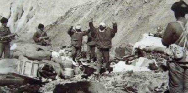 尼赫魯向美求援後，調3萬兵力再襲邊境，丁盛少將下令：關門打狗