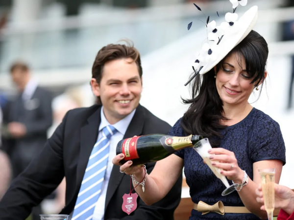 獎門人:研究表明,越單身越窮,這個世界對單身的惡意太大了… 獎門人:研究表明,越單身越窮,這個世界對單身的惡意太大了…