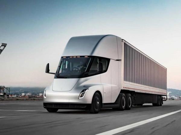 特斯拉半掛車開始交付 電能成本低 兩年回收投資