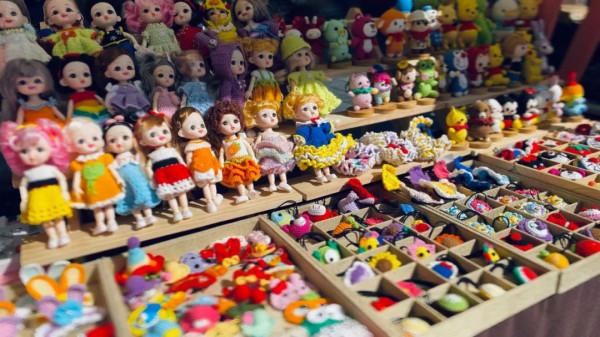 泰晤士小鎮辦起了集市