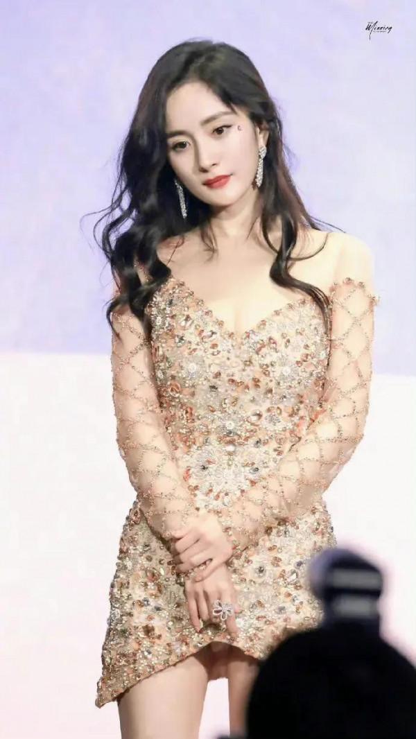 楊冪年度最佳女神照，我願陪你到世界之巔