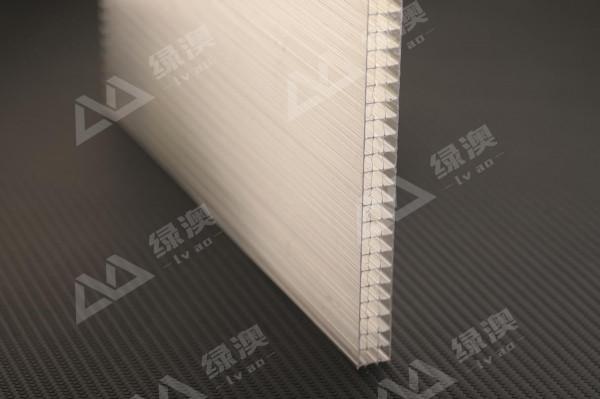 建築立面選材，是時尚與現代的結合，更是聚碳酸酯板的展現