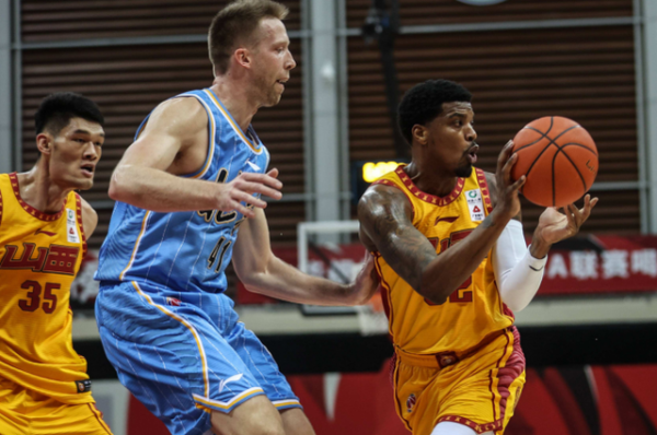 真的來了！廣東新外援與球隊合練影片曝光，一週內可抵達賽區參賽