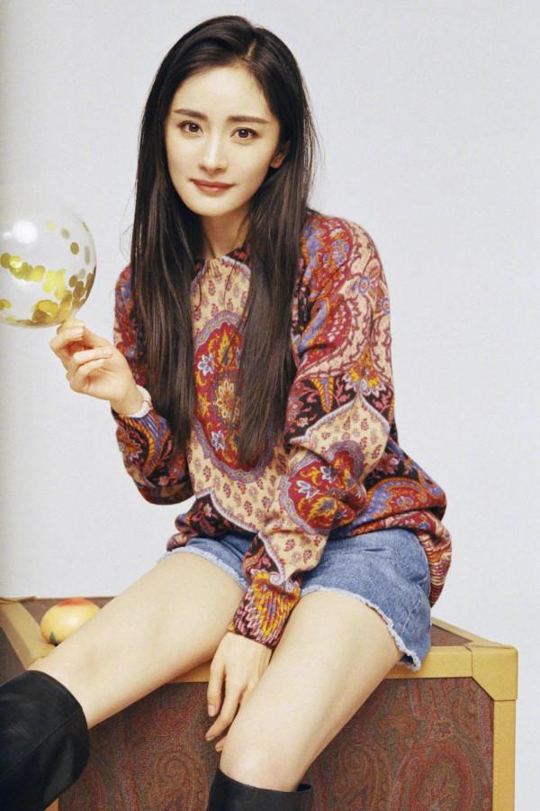 楊冪雜誌封面大片曝光、高階中透露著俏皮可愛氣質 楊冪雜誌封面大片曝光、高階中透露著俏皮可愛氣質